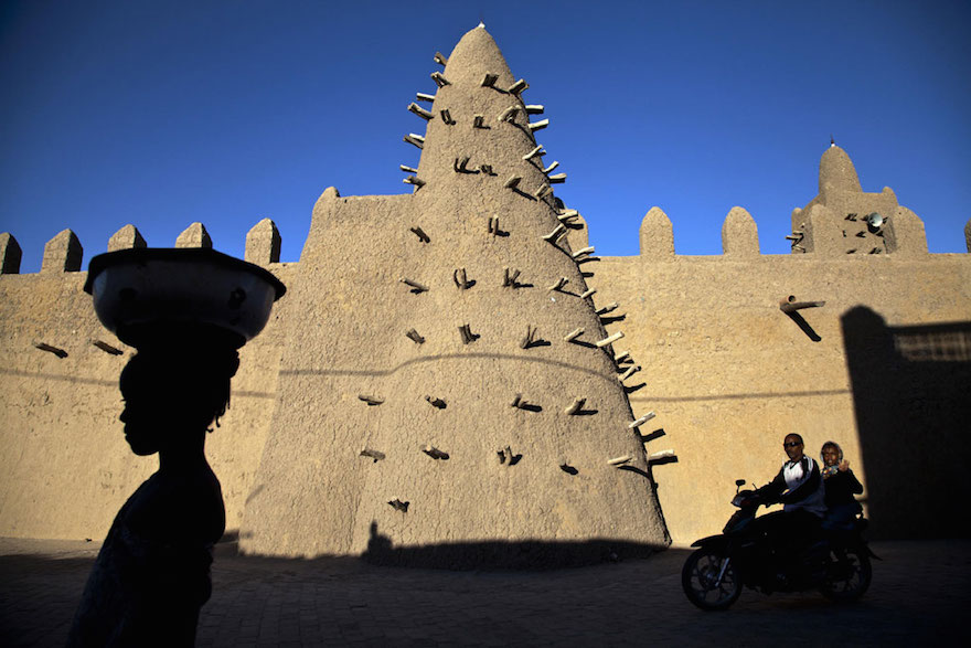 Djingareyber Mosque, one of the historical architectural structures along with sixteen mausoleums and holy public places which together earned Timbuktu the designation of World Heritage Site by UNESCO. UN Photo/Marco Dorm