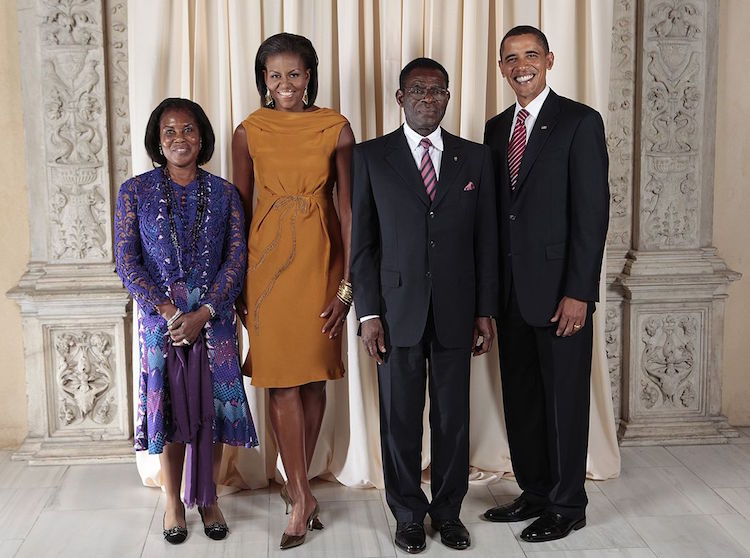 Photo: U.S. President Obama and Obiang with their wives in 2009 at a reception in New York. Official White House Photo by Lawrence Jackson