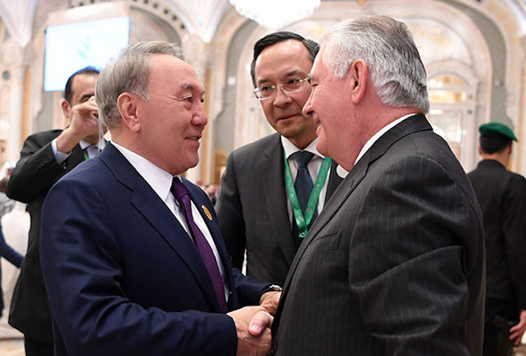U.S. State Secretary Lauds Kazakh Decision to Renounce Nukes