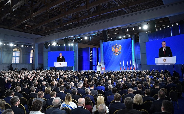 Putin Promises Incentives to Boost Russia’s Population