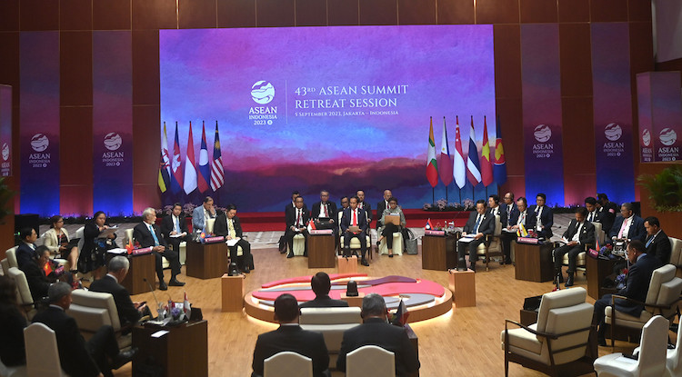Indonesia Favours “Cooperation” as Tensions Simmer at ASEAN Summit